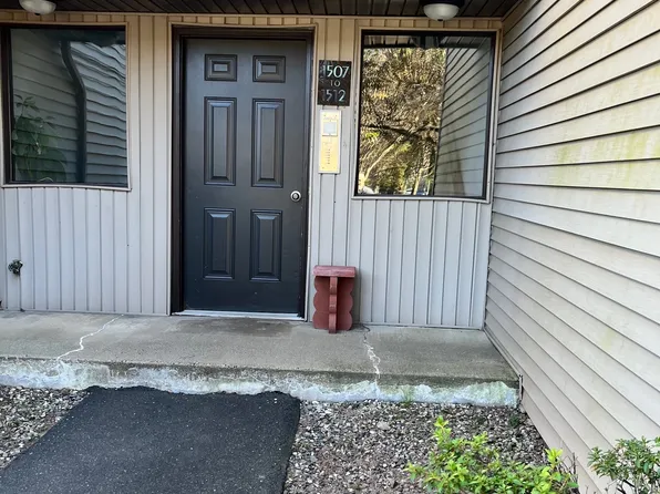 1512 Twin Circle Drive #1512, South Windsor, CT 06074