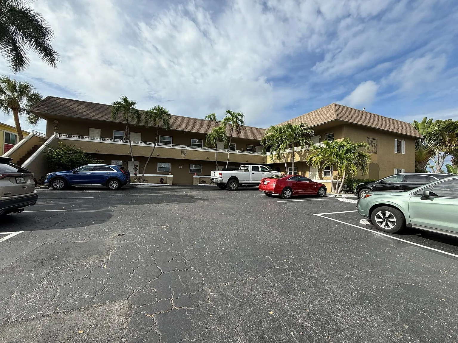 2 bed, 2.0 bath, 800 sqft, $2,900 — Photo 2