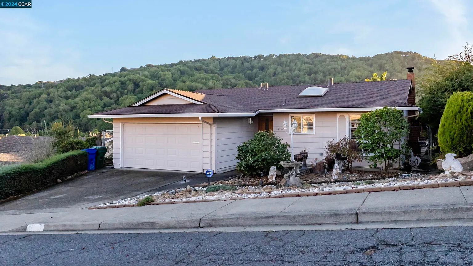 3762 Carol St photo 1