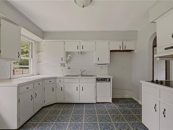 3rd image of 1639 Bulgarmarsh Rd