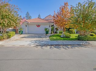 6005 Kings Canyon Dr, Bakersfield, CA