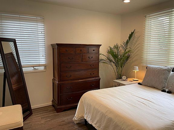 3rd image of 605B W Eucalyptus St