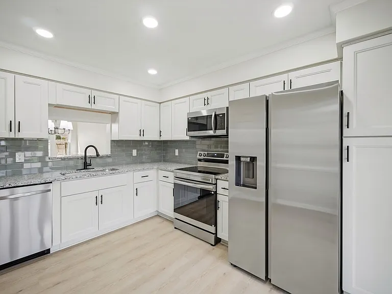 5589 Campus Dr #1 — Photo 11