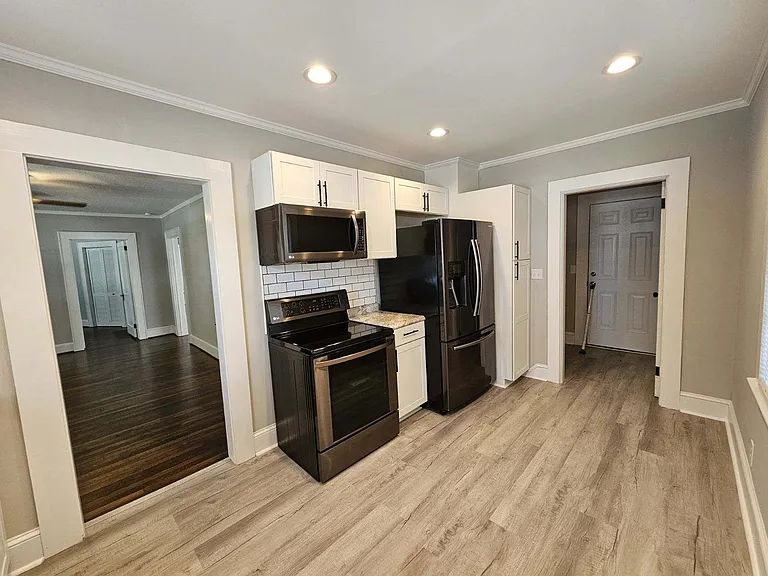 Kitchen/Laundry