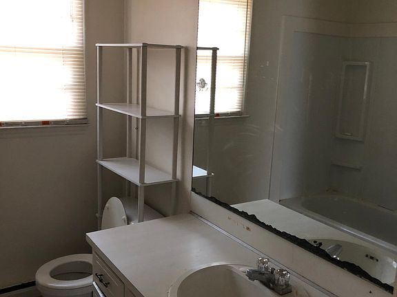 5th image of 2118 Green Oak Dr