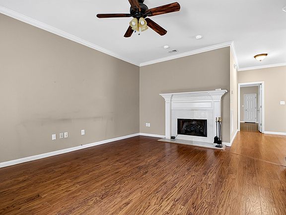 4th image of 124 Warwick Cir