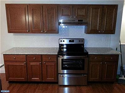 5th image of 873 Woodlawn Ave