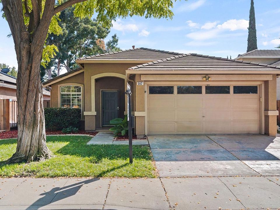 1st image of 562 Carol Louise Ln