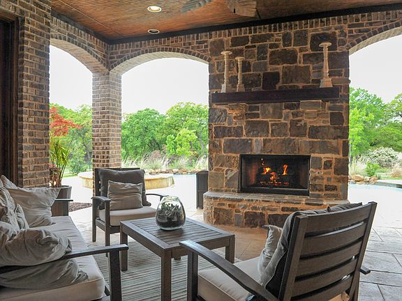 4th image of 3805 Chimney Rock Dr