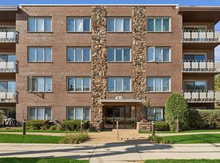 435 Ridge Rd APT 103, Wilmette, IL 60091
