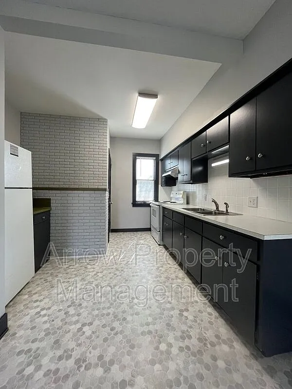 2 bed, 1.0 bath, 840 sqft, $1,200 — Photo 3