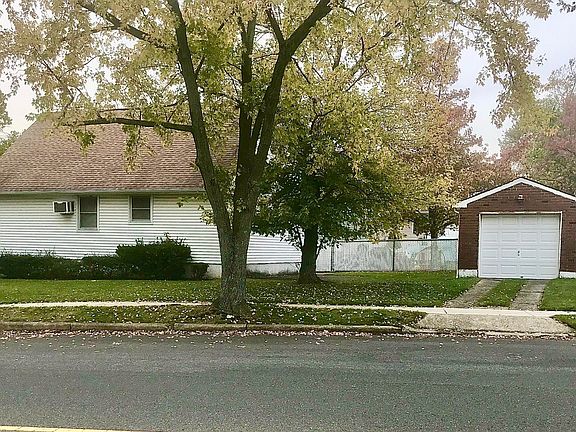 3rd image of 191 Seidman Ave