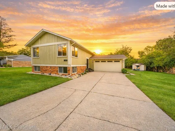 24300 Springbrook Dr, Farmington Hills, MI 48336
