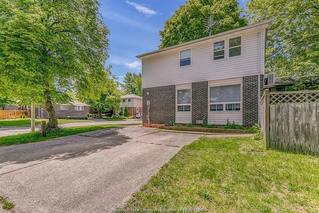 3 bed, 1.5 bath, $2,100 — Photo 2