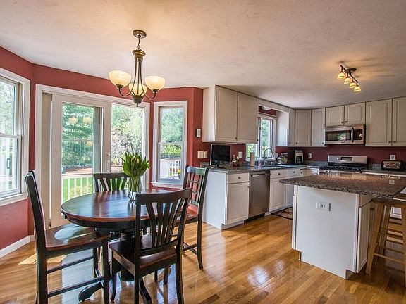 4th image of 7 Beaumonts Pond Dr