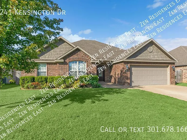 1241 Kensington Dr — Photo 1
