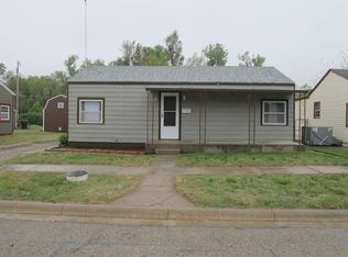 712 W 11th St, Ellis, KS 67637