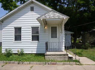 143 W Scott St, Seneca, IL 61360
