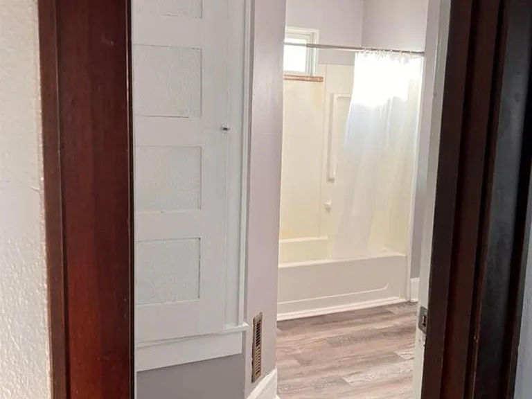 1104 Fennimore St — Photo 15