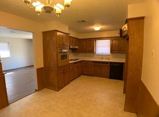 1020 W Silver Meadow Dr, Midwest City, OK 73110