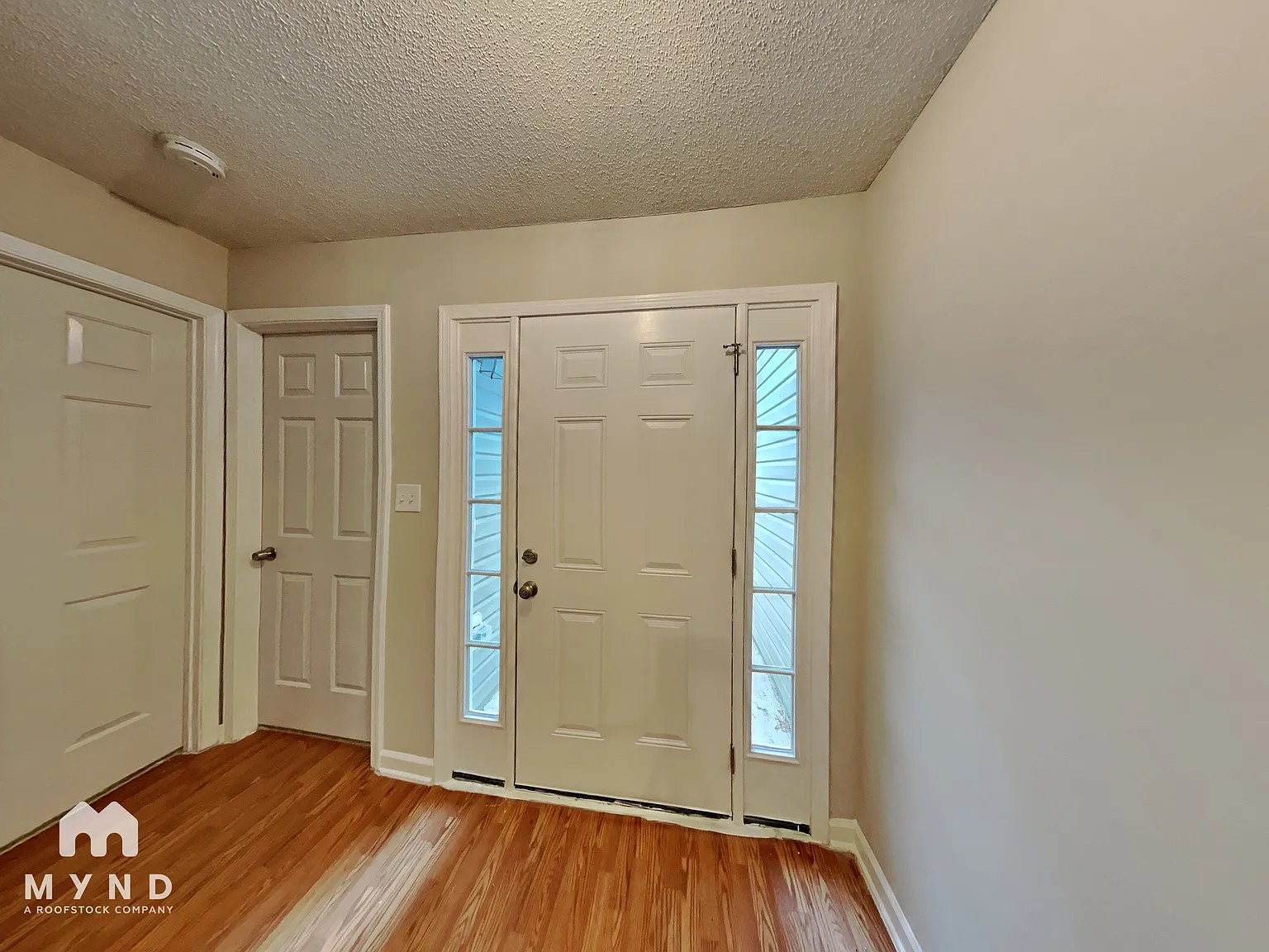 4 bed, 3.0 bath, 1802 sqft, $2,175 — Photo 2