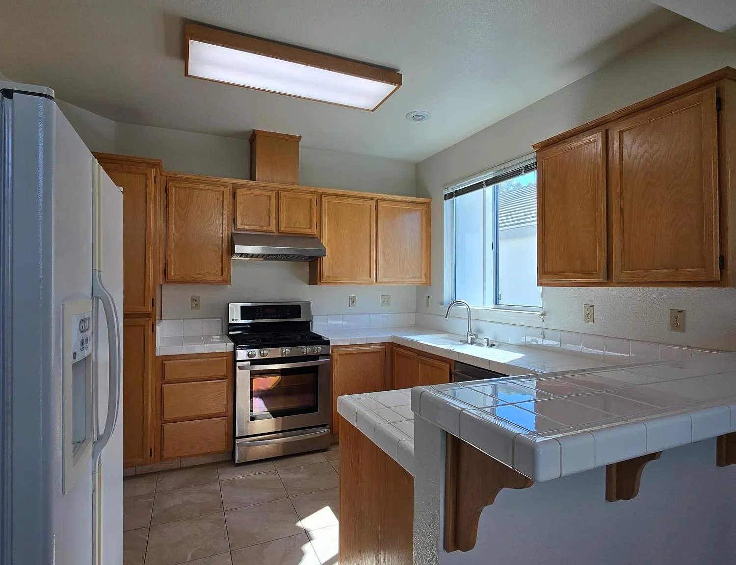 3 bed, 1629 sqft, $3,200 — Photo 2