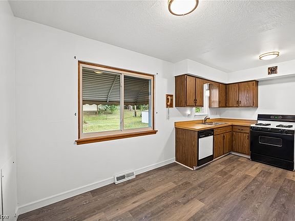 4th image of 5826 Sweet Birch Dr
