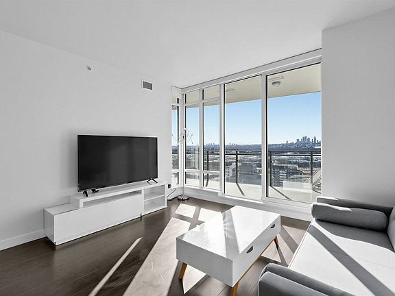 3rd image of 2085 Skyline Ct #2907