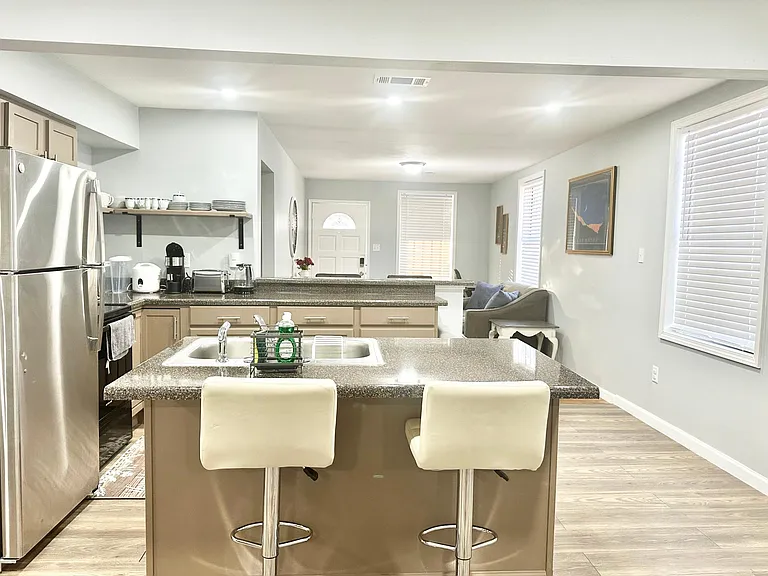 1514 S McLean Blvd — Photo 10