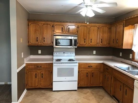 3rd image of 800 Parkview Ct