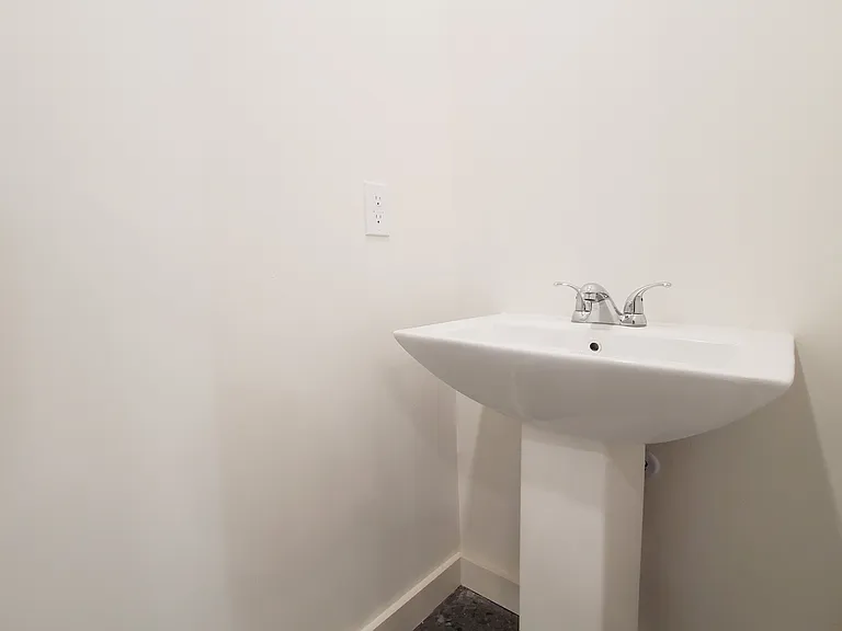 100 Chestnut St #2 — Photo 8