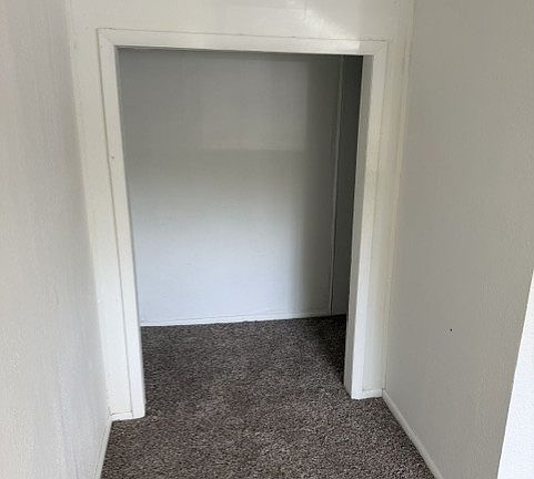 5th image of 1124 W Wood St