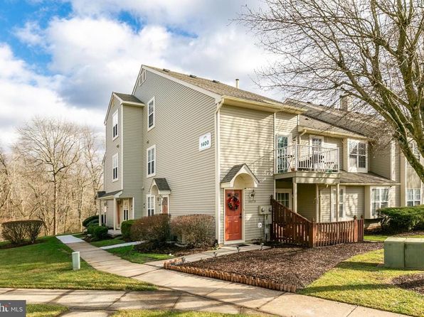 1403 Yarmouth Ln