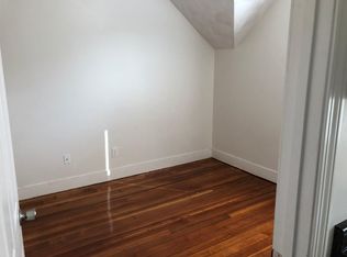 668 Park Ave APT 3, Cranston, RI 02910