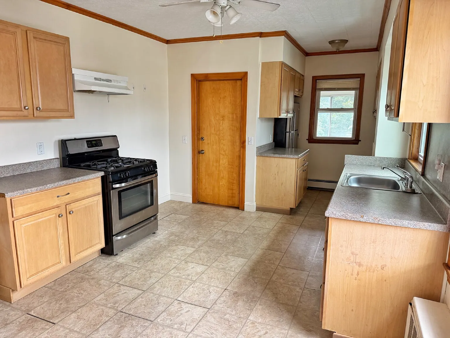 3 bed, 1.0 bath, $2,395 — Photo 1