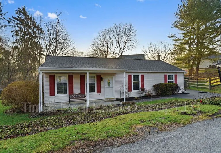 136 Brookfield Ct — Photo 5