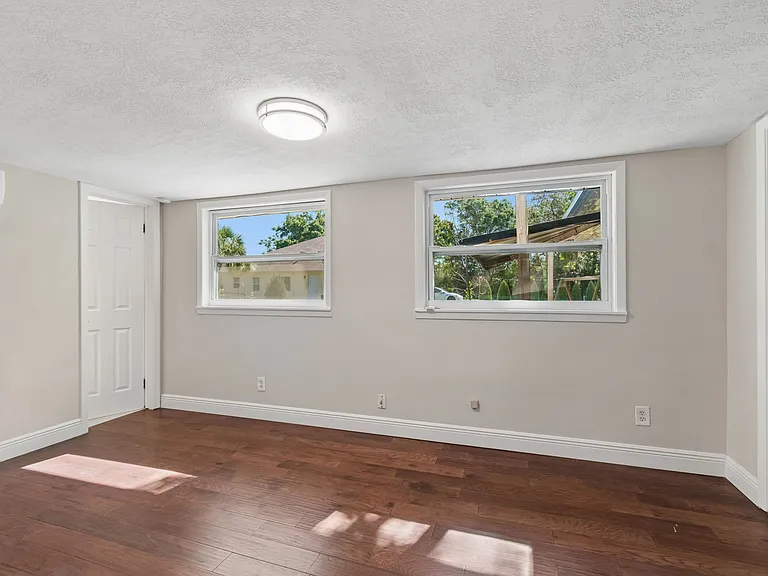 734 Elm St — Photo 13