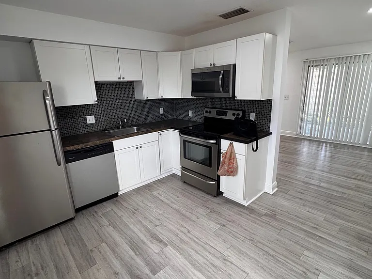 4016 SE 11th Pl #2 — Photo 5