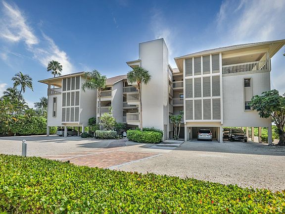 3rd image of 15123 Captiva Dr #103