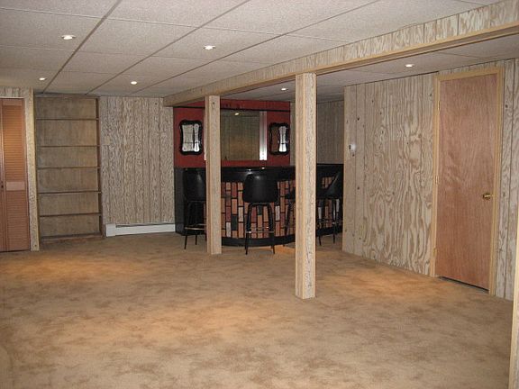 Ground Level with Dry Bar