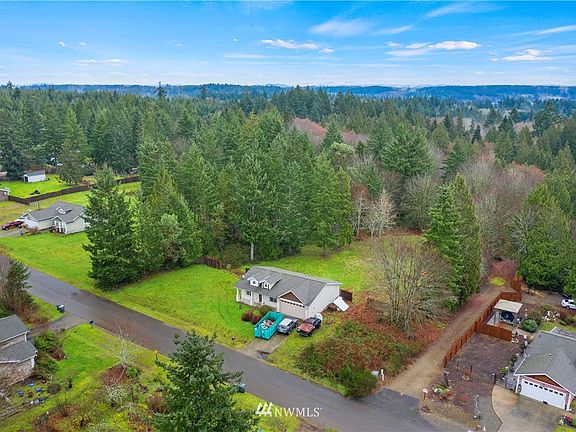 Neighbors are there but not too close!