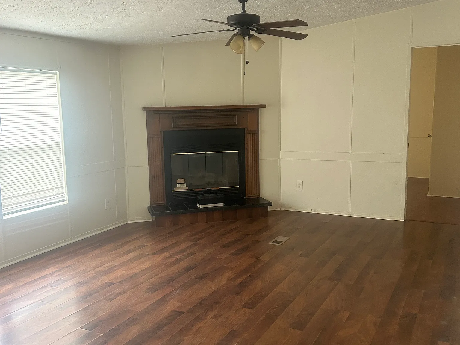4 bed, 2300 sqft, $1,600 — Photo 4