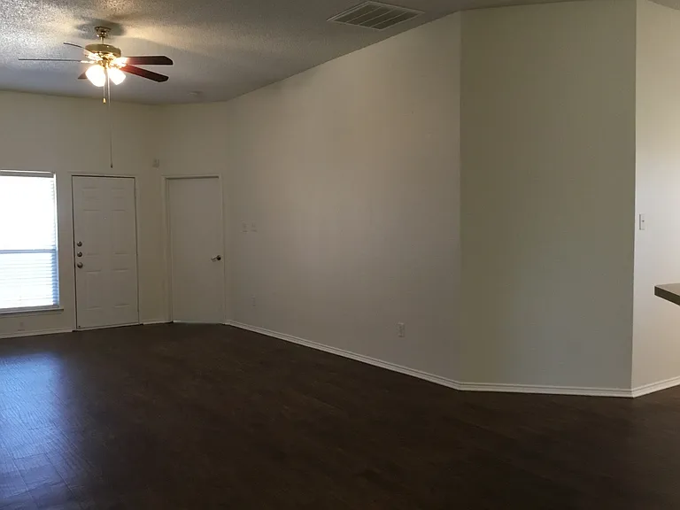 8400 Beaufort Ct — Photo 5