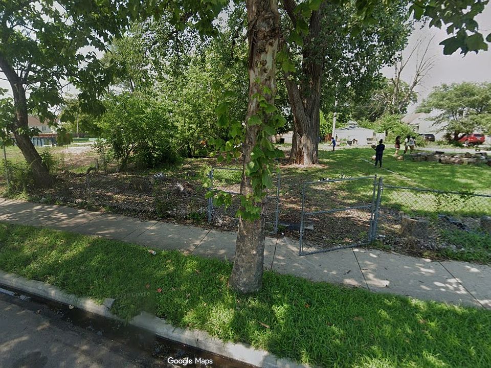 1st image of 1320 W 74th St