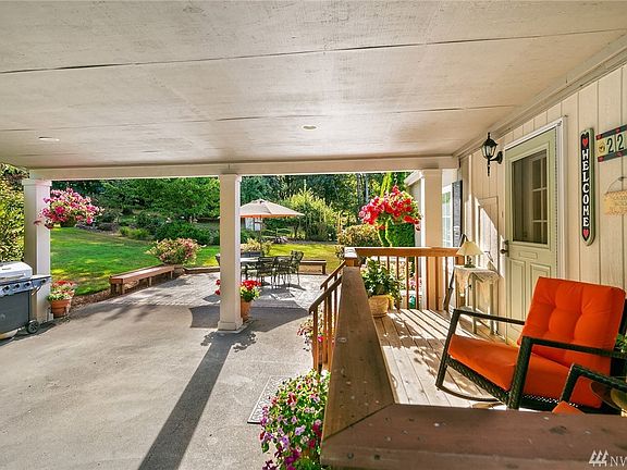 3rd image of 221 SE Mallard Beach Ln