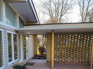 29878 Fall River Rd, Southfield, MI 48076