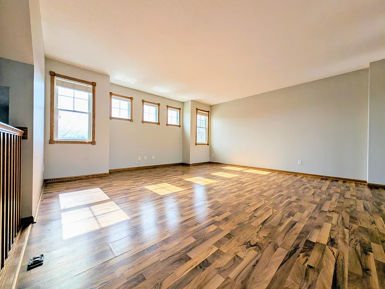 1911 Red Maple Ln — Photo 3