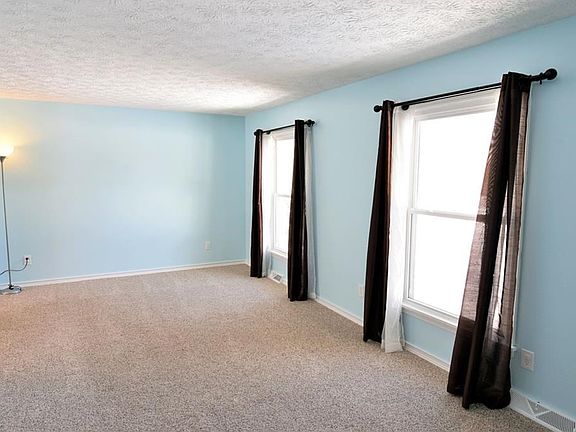 3rd image of 2448 Vollmer Dr