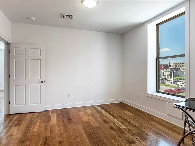 221 Elizabeth St #1 — Photo 9