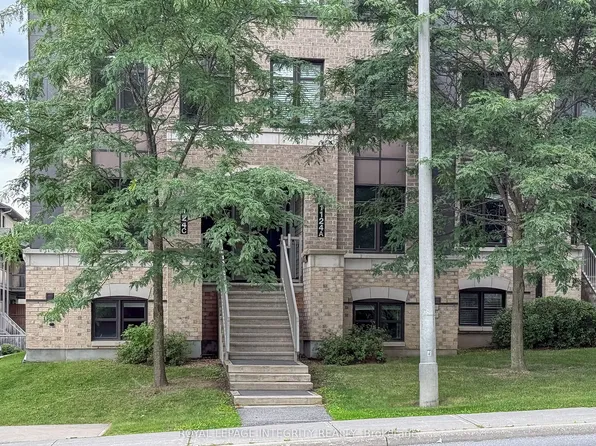 1124 Klondike Rd, Ottawa, ON